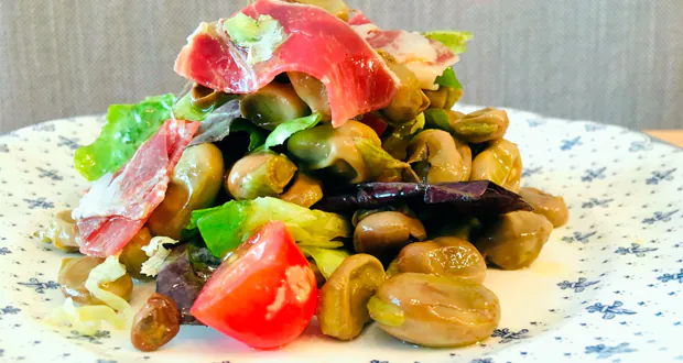 amanida de favetes amb pernil